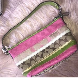 Coach Handbag - Perfect For Summer! 🌸